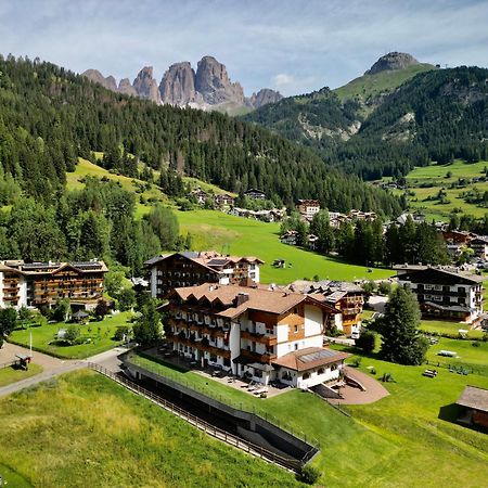 Alpenhotel Panorama Campitello di Fassa Exterior foto