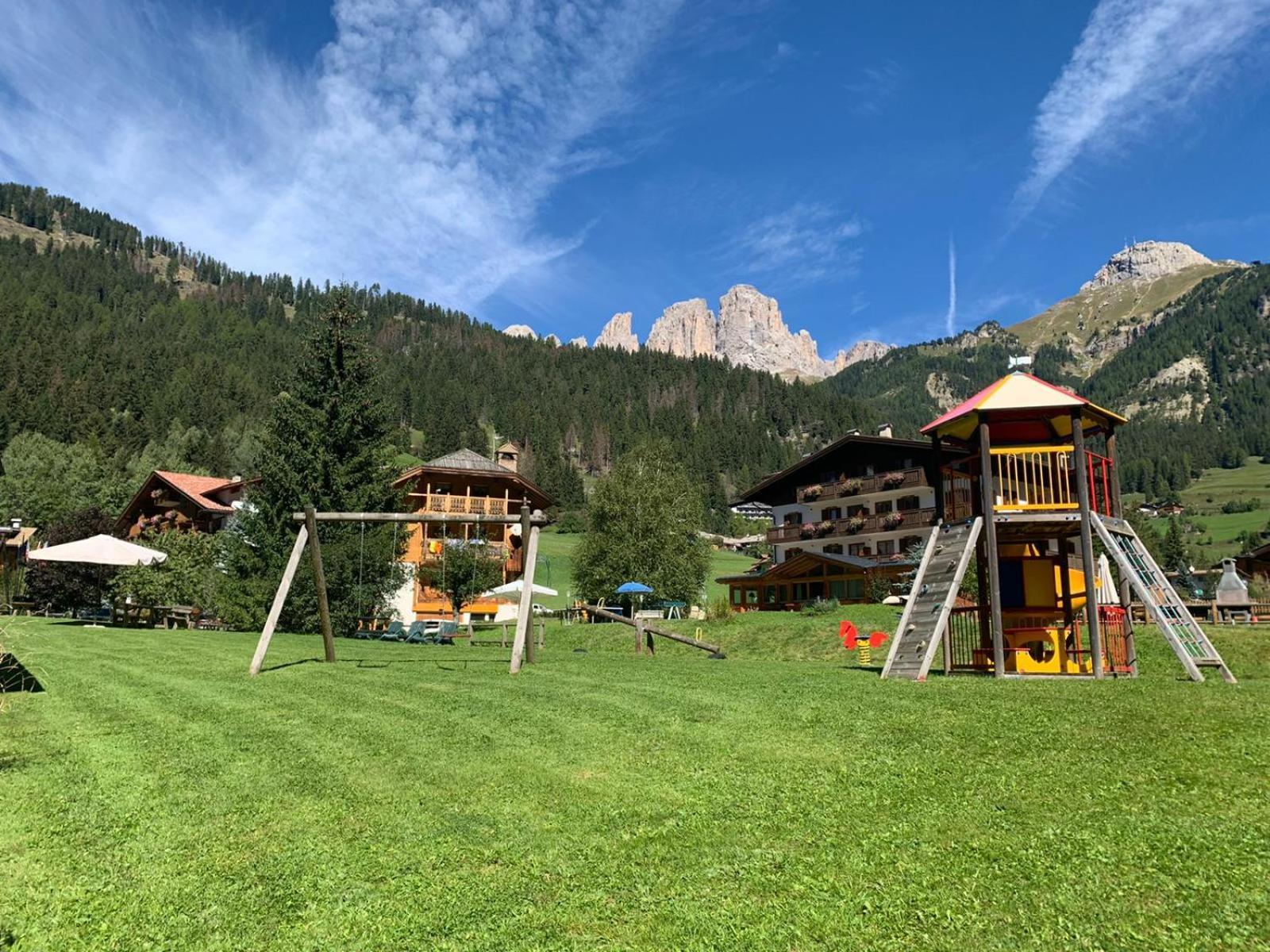 Alpenhotel Panorama Campitello di Fassa Exterior foto