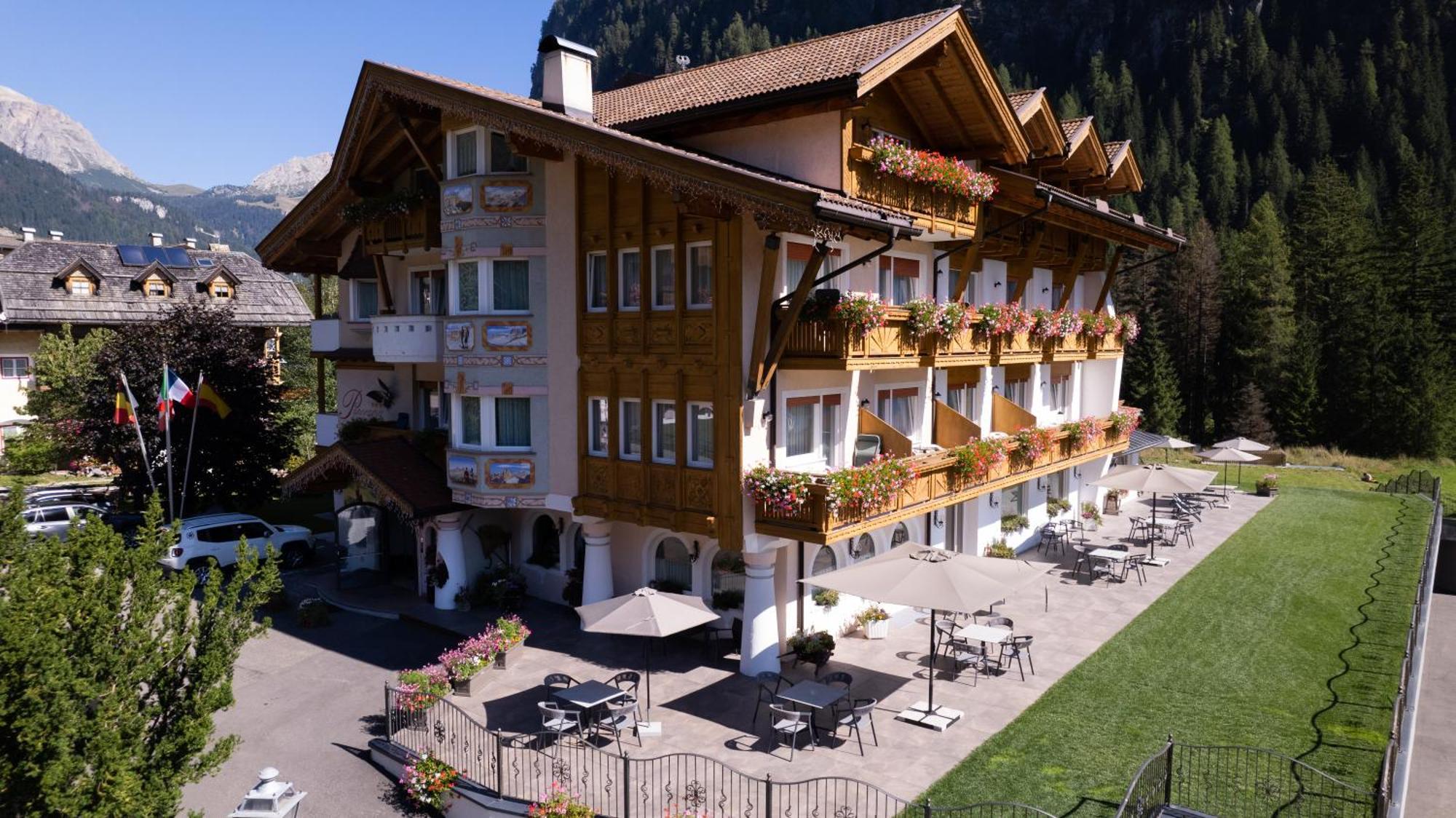 Alpenhotel Panorama Campitello di Fassa Exterior foto