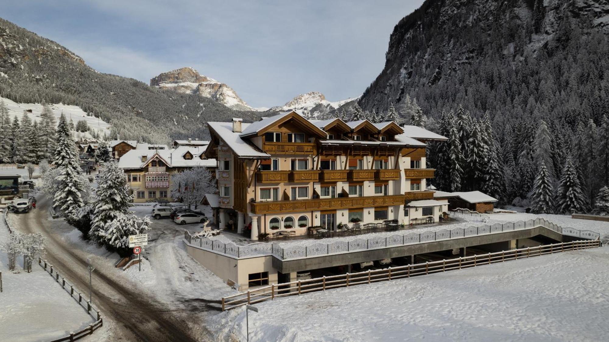 Alpenhotel Panorama Campitello di Fassa Exterior foto