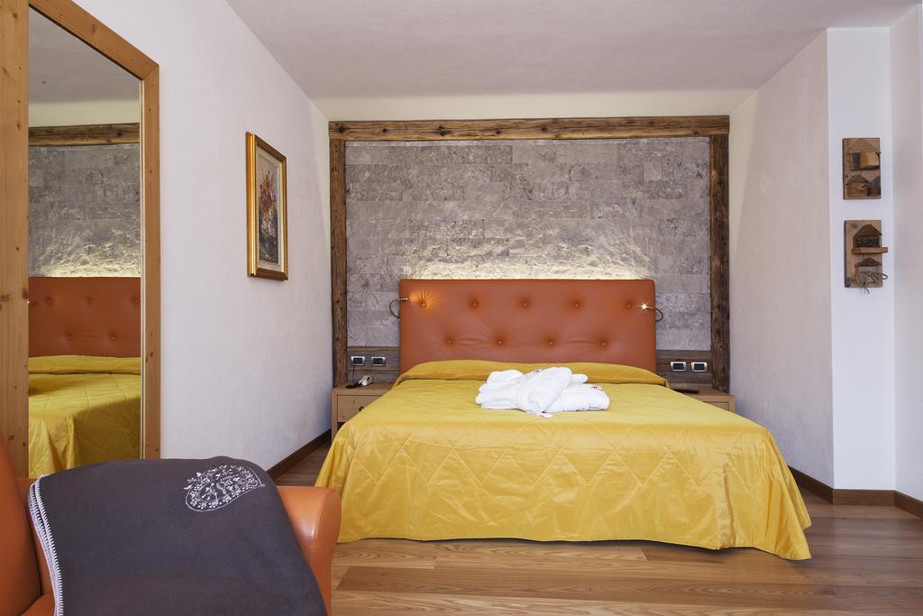 Alpenhotel Panorama Campitello di Fassa Zimmer foto